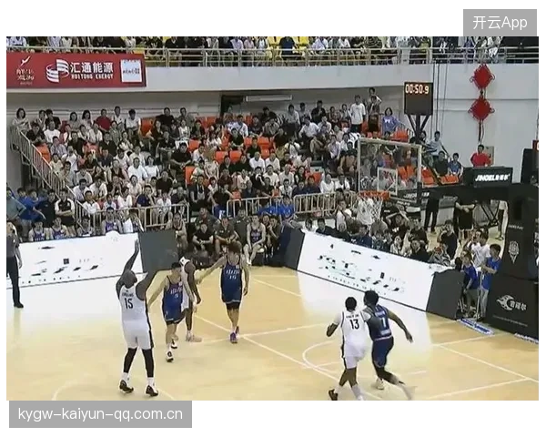 山东高速男篮三分球屡屡命中，攻防两端全面升级